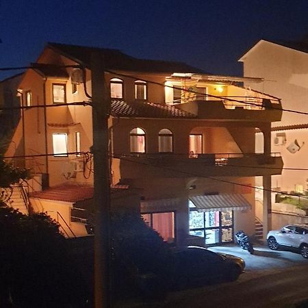 Apartments Damir 2838 Lopar Exterior photo